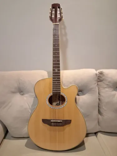 Vende-se Violão