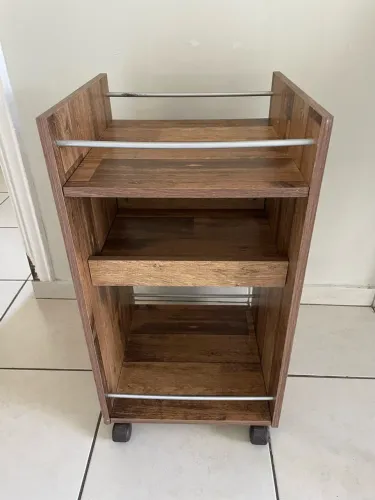 Móvel de cabeceira com rodinhas 75x40x40