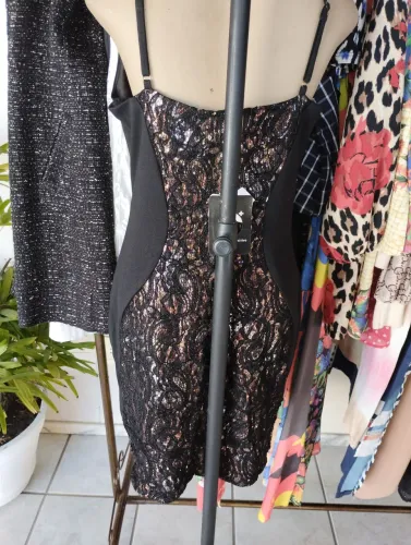 Vestido preto com brilho e pedraria novo