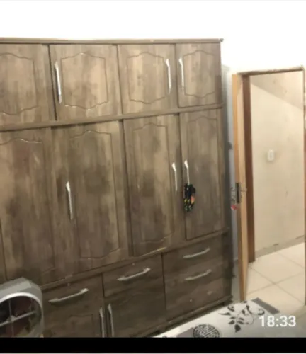 Estou vendendo uma casa com 4 comados e uma edicula nos fundos com garagem para 2carros