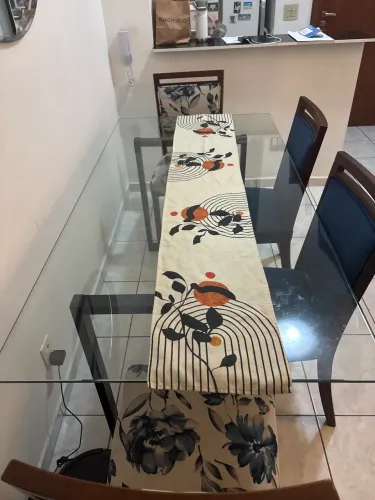 Mesa de vidro 1,80 x 0,90 (base de ferro galvanizado) - cadeiras não acompanham