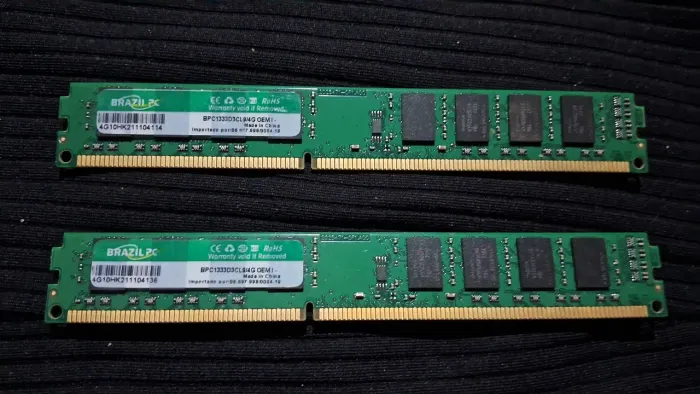 Memória RAM DDR3 8GB <br>SÃO 2 PENTES DE MEMÓRIA<br>TOTAL DE 8GB <br>FACILITO ENTREGA SE FOR PERTO