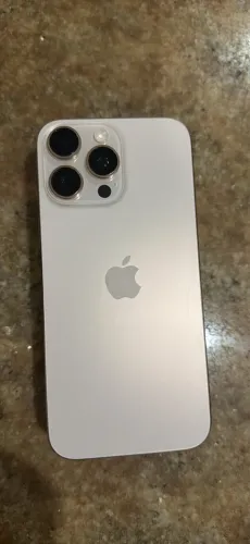 Vendo IPhone 16pro max novinho, sem marcas de uso ou arranhões
