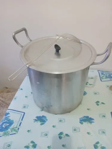 Vende-se caldeirão de alumínio em ótima conservação (40L)
