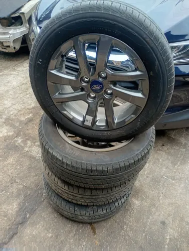 Jogo de roda liga leve Ford aro 16 com pneus bons 185/60