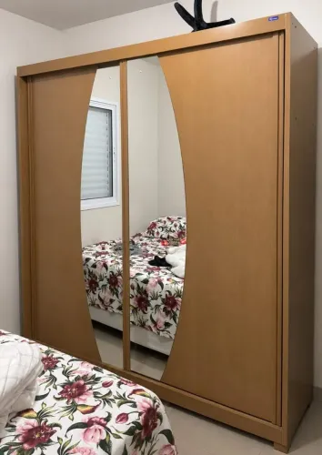 Guarda roupa semi novo MDF entrego e monto
