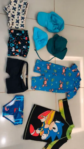 Kit roupa de banho Infantil 12-24M (Sunga, Boné, Macacão com proteção solar)