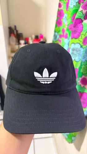 Vendo boné adidas