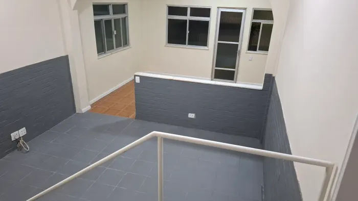 Aluguel de casa com 4 quartos, 2 banheiros, no bairro castrioto.