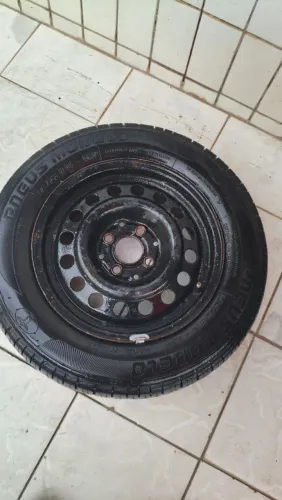 PNEU PIRELLI 175/70 ARO 14 COM RODA DE FERRO