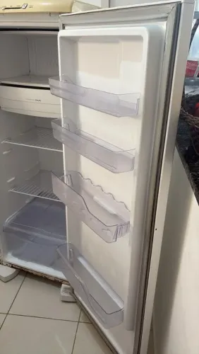 Geladeira Eletrolux Cycle Defrost 240 L