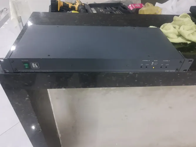 Kramer VM-1010, um distribuidor de vídeo programável
