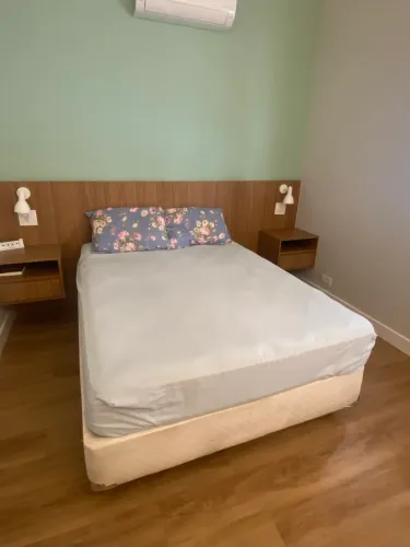 Cama Casal (box + colchão) em ótimo estado 