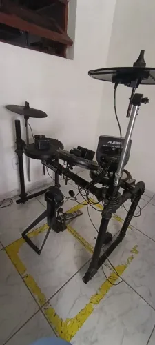 Bateria eletrônica Alesis