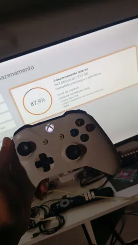 Xbox one S  1 TB de  Armazenamento + 2 Controles + 2 pilhas recarregáveis