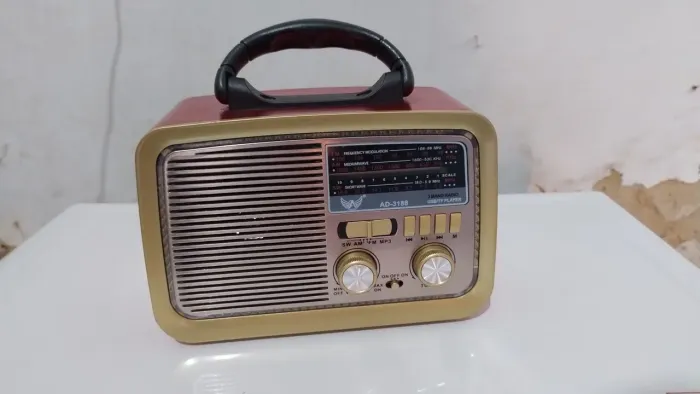 Rádio AM/FM e USB