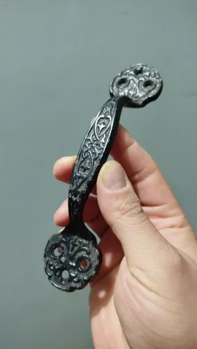 Antigo puxador de ferro, pintado de preto, 17cm comprimento