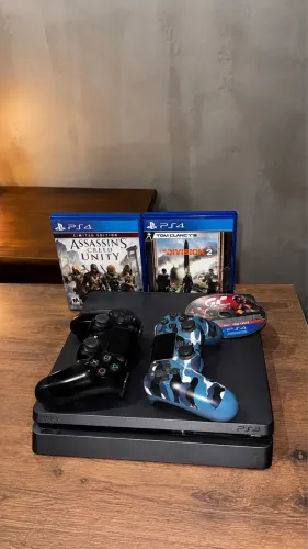Ps4 Slim 1TB com 3 jogos + 2 controles