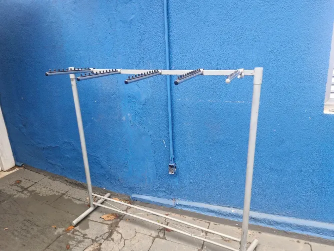Vendo Araras, balcões e manequins para loja
