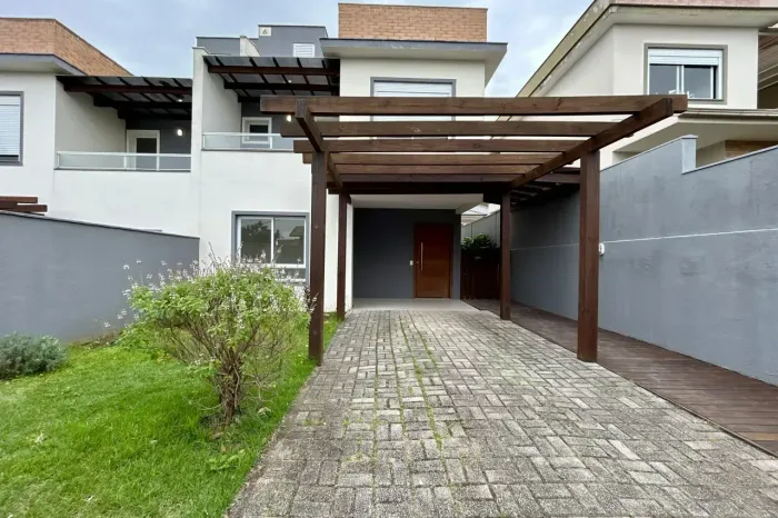 Sobrado para aluguel no Campeche 3 dormitórios, suíte e 135 m²