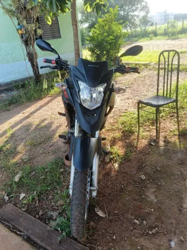 Vende-se uma XRE 190 Adventure por 21.000.00
