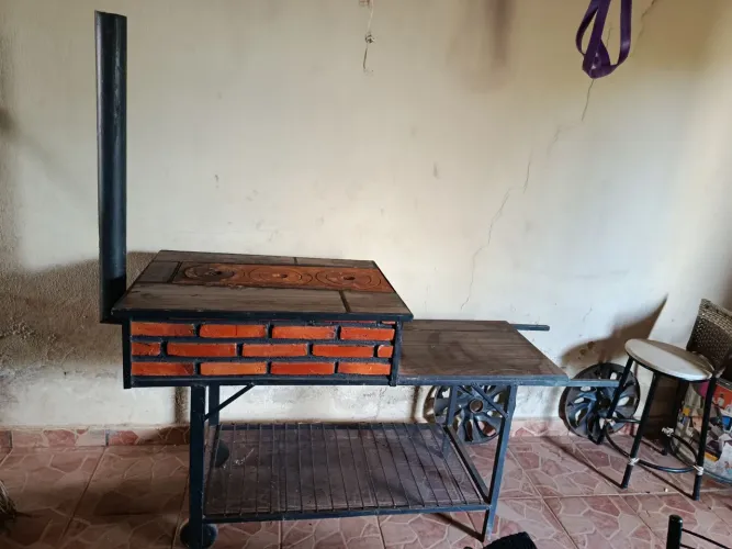 Fogão a lenha portátil com churrasqueira 