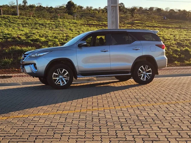 Toyota Hilux SW4 SRX 4X4 2.8 TDI 16V Dies. Aut. 2017