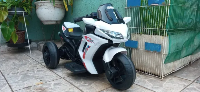 Moto Infantil Elétrica 3 Rodas Som Luz Frente Ré Cor Branco + Carregador