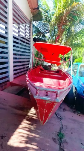 Vendo lancha, carrocinha e motor 15hp