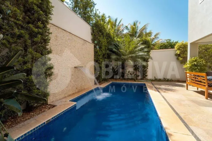 Casa em Condomínio à venda, 3 quartos, 3 suítes, 4 vagas, Bosque karaiba - UBERLANDIA/MG