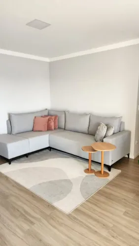 Lindo  sofá em L, 4 lugares, 2 anos e meio de uso