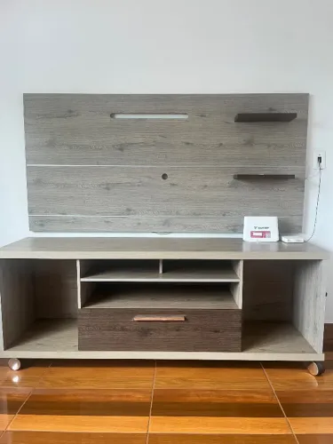 Jogo de sala com painel e balcão