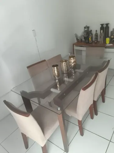 Mesa de vidro com 6 cadeiras