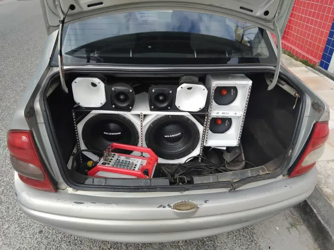 Som automotivo completo
