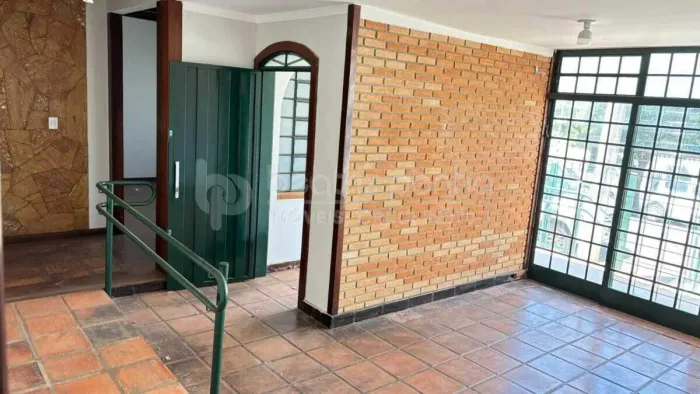 Casa Comercial para Aluguel com 285 m² no Bairro Santos Dumont