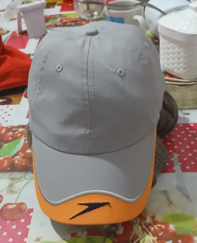 Boné esportivo