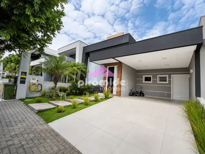 Casa à venda Condomínio com 3 dormitórios, 1 suíte c/closet à venda, 149m² - R$ 1.490.000