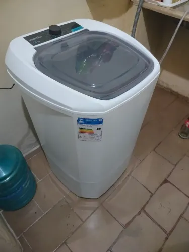 Tanquinho Semi Novo.