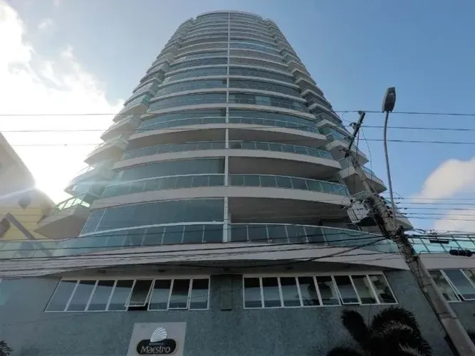 Apartamento de 4 quartos sendo 2 suítes a poucos metros da orla da praia.