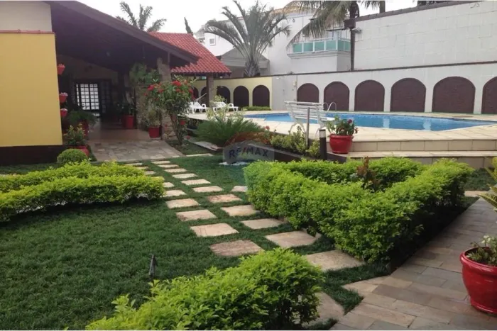 Casa em Condomínio com 5 Suítes para Locação em Bertioga-SP.