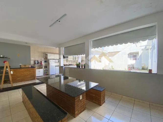 Casa à Venda com 06 Quartos no Bairro Alvorada em Divinópolis MG.