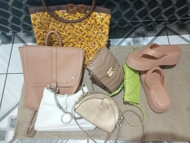 Combo de bolsas e calçado