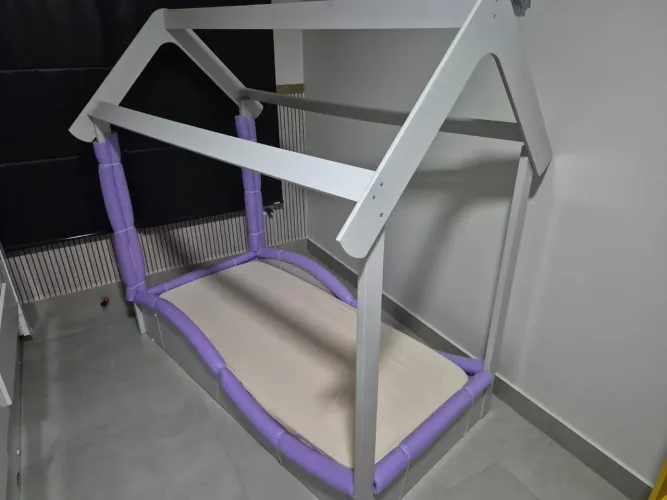 Cama montessoriana infantil