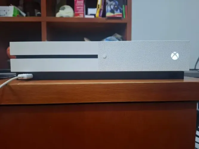 Xbox One S 1TB + 2 Controles + Caixa Original | Revisado
