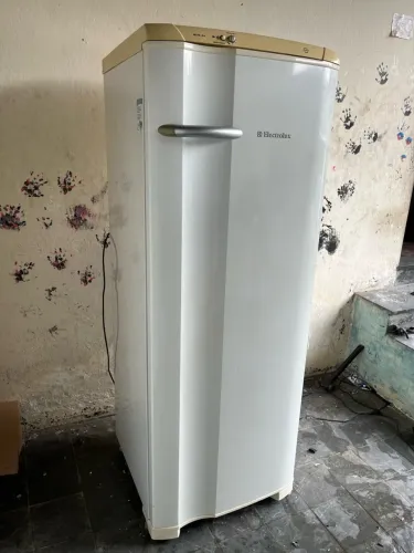 Oportunidade geladeira Eletrolux