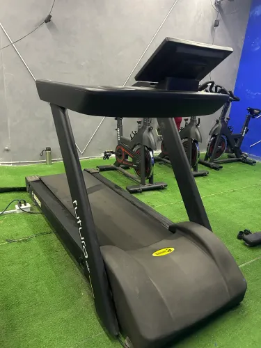 Vendo esteira supertech profissional para academia 