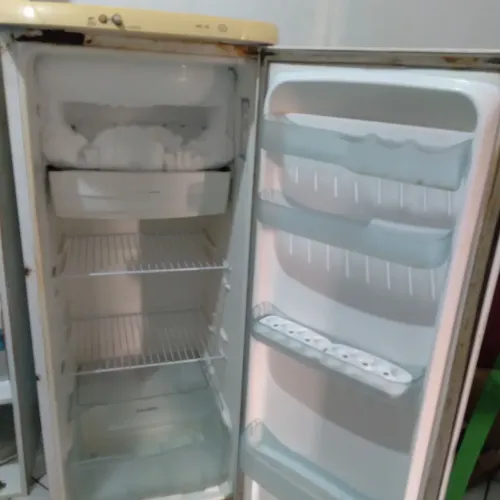 Vende-se essa geladeira