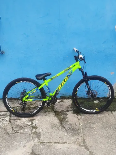 Comprei na loja eu tenho documento da bicicleta, valor dela foi 2,200 estou vendendo a 800