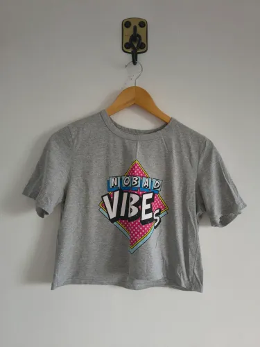 Blusa Cropped Cinza "No bad vibes"