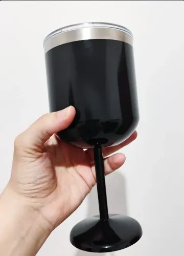 Taça térmica preta com tampa 550 ml acabamento brilhante 